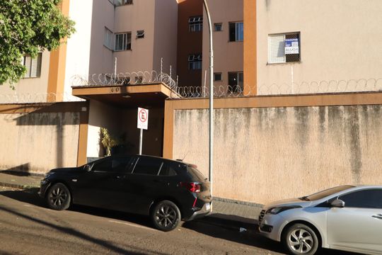 Plaquinha de apartamento para alugar com 3 quartos, 95m² em Tabajaras, Uberlândia