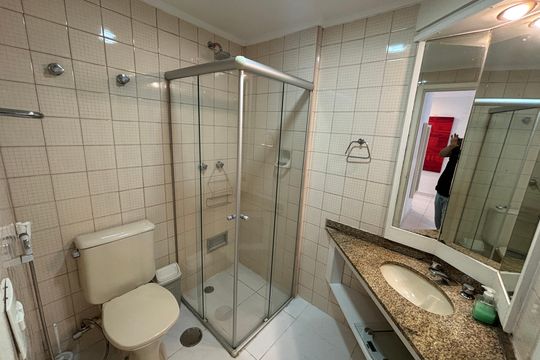 Banheiro de apartamento à venda com 1 quarto, 40m² em Jardim Paulista, São Paulo