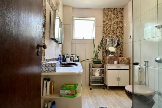 Banheiro  de apartamento à venda com 3 quartos, 105m² em Floresta, Belo Horizonte
