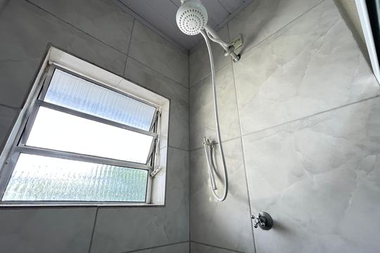 Banheiro de casa para alugar com 1 quarto, 32m² em Jardim Bonfiglioli, São Paulo