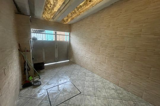 Garagem de casa para alugar com 2 quartos, 75m² em Parque Sao Vicente, São Vicente