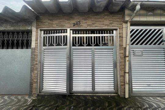 Fachada de casa para alugar com 2 quartos, 75m² em Parque Sao Vicente, São Vicente