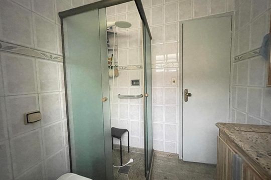 Banheiro de casa para alugar com 2 quartos, 75m² em Parque Sao Vicente, São Vicente