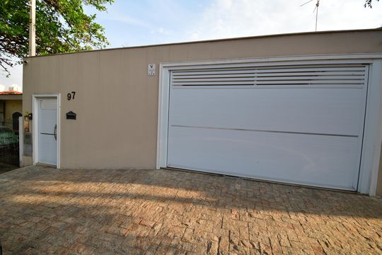 Fachada de casa à venda com 4 quartos, 250m² em Jardim Nossa Senhora Auxiliadora, Campinas
