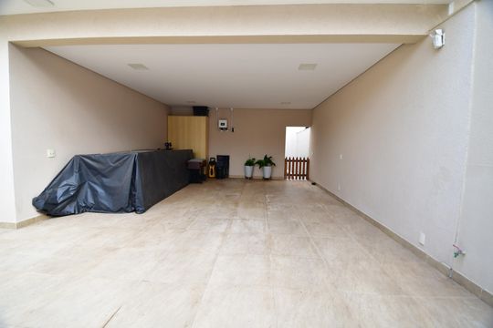 Garagem de casa à venda com 4 quartos, 250m² em Jardim Nossa Senhora Auxiliadora, Campinas