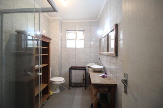 Banheiro de apartamento para alugar com 2 quartos, 83m² em Santa Cecília, Porto Alegre