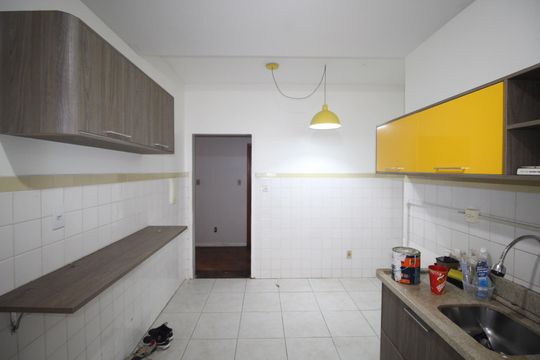 Cozinha de apartamento para alugar com 2 quartos, 83m² em Santa Cecília, Porto Alegre