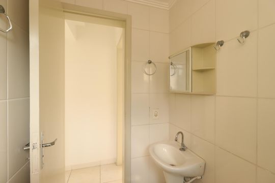 Banheiro de apartamento para alugar com 2 quartos, 50m² em Parque Erasmo Assunção, Santo André