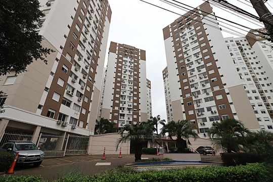Fachada   de apartamento para alugar com 3 quartos, 67m² em Vila Ipiranga, Porto Alegre