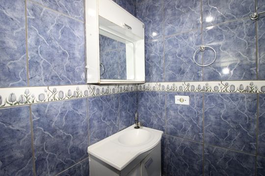 Banheiro de apartamento para alugar com 2 quartos, 44m² em Jardim Santo Antonio, São Paulo