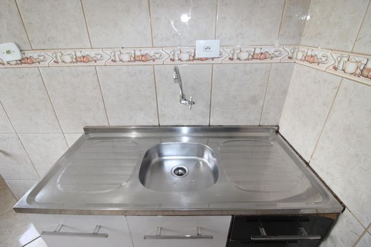 Cozinha de apartamento para alugar com 2 quartos, 44m² em Jardim Santo Antonio, São Paulo