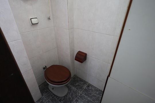Banheiro de serviço de apartamento para alugar com 3 quartos, 80m² em Vila Yara, Osasco
