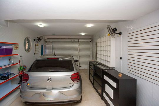 Garagem de casa à venda com 4 quartos, 170m² em Campanário, Diadema