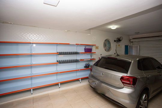 Garagem de casa à venda com 4 quartos, 170m² em Campanário, Diadema