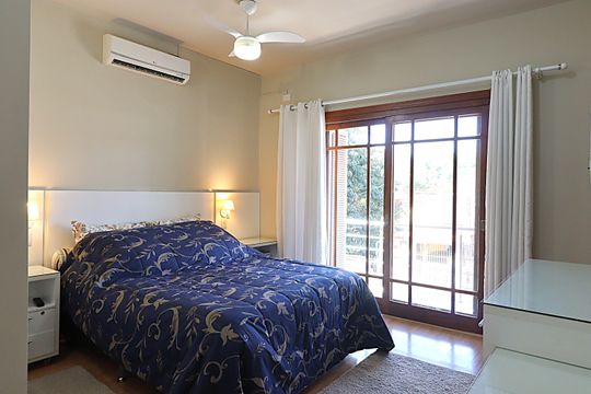 Casa à venda com 4 quartos, 453m² em Jardim Sabará, Porto Alegre