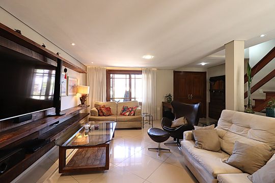 Casa à venda com 4 quartos, 453m² em Jardim Sabará, Porto Alegre