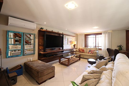Casa à venda com 4 quartos, 453m² em Jardim Sabará, Porto Alegre
