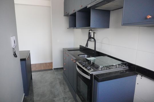 Cozinha de apartamento à venda com 2 quartos, 52m² em Fazendinha, Santana de Parnaíba