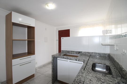 Cozinha de apartamento para alugar com 2 quartos, 45m² em Conjunto Habitacional Santa Etelvina Ii, São Paulo