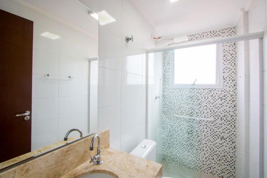 Banheiro de apartamento à venda com 2 quartos, 43m² em Santa Maria, São Caetano do Sul