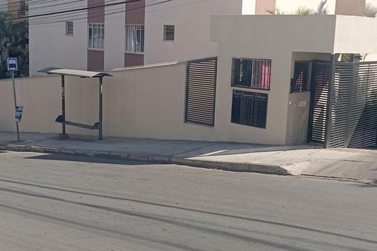 Fachada de apartamento para alugar com 2 quartos, 42m² em Camargos, Belo Horizonte