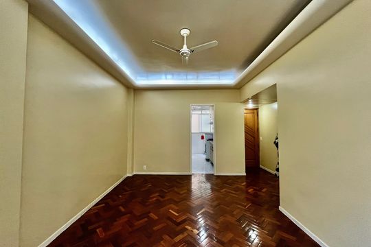 Sala de apartamento à venda com 2 quartos, 70m² em Copacabana, Rio de Janeiro