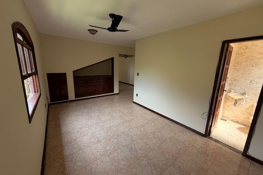 Casa para alugar com 4 quartos, 500m² em Alto da Serra, Petrópolis