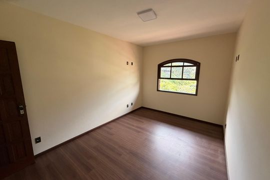 Casa para alugar com 4 quartos, 500m² em Alto da Serra, Petrópolis