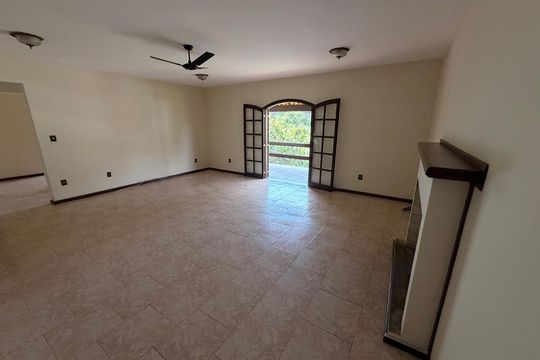 Casa para alugar com 4 quartos, 500m² em Alto da Serra, Petrópolis