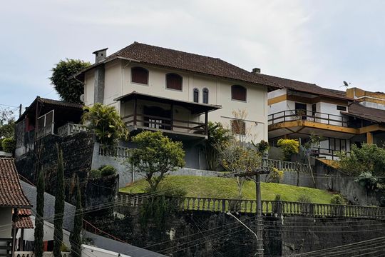 Casa para alugar com 4 quartos, 500m² em Alto da Serra, Petrópolis