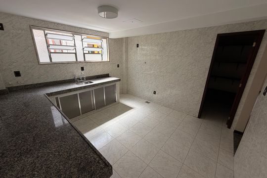 Casa para alugar com 4 quartos, 500m² em Alto da Serra, Petrópolis