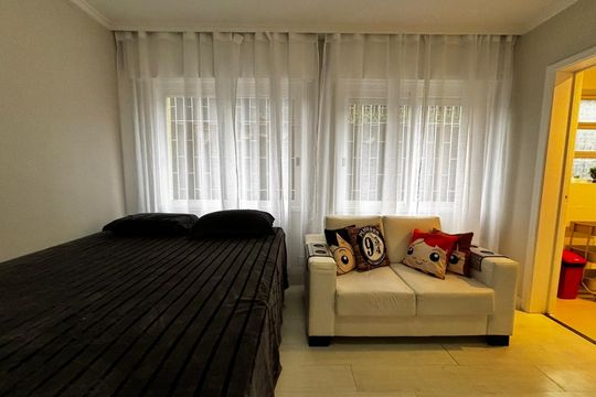 Quarto/Sala de apartamento para alugar com 1 quarto, 33m² em Boa Vista, Porto Alegre
