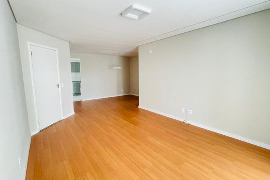 Sala de apartamento para alugar com 4 quartos, 132m² em Jardim Branca Flor, Embu das Artes