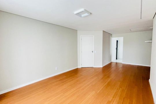 Apartamento para alugar com 4 quartos, 132m² em Jardim Branca Flor, Embu das Artes