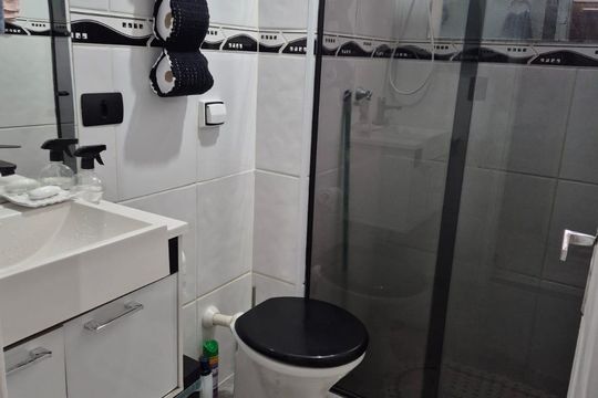 Banheiro de apartamento à venda com 2 quartos, 51m² em Vila Ré, São Paulo