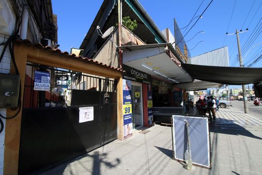 Fachada de casa para alugar com 2 quartos, 200m² em Rocha Miranda, Rio de Janeiro