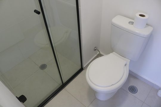 Banheiro de apartamento para alugar com 2 quartos, 34m² em Várzea da Barra Funda, São Paulo