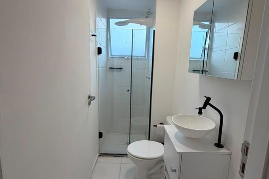 Banheiro de apartamento à venda com 1 quarto, 41m² em Jardim Boa Vista, Osasco
