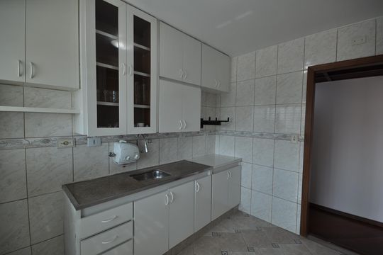 Cozinha de apartamento para alugar com 2 quartos, 70m² em Vila Mazzei, São Paulo