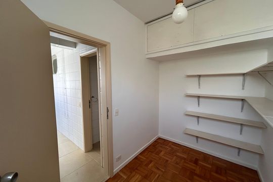 Quarto de Serviço de apartamento para alugar com 3 quartos, 127m² em Vila Sofia, São Paulo