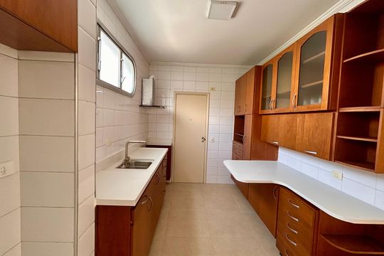 Cozinha de apartamento para alugar com 3 quartos, 127m² em Vila Sofia, São Paulo