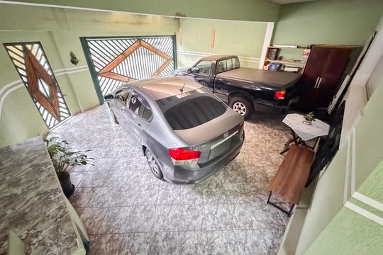 Garagem de casa à venda com 3 quartos, 120m² em Vila Firmiano Pinto, São Paulo