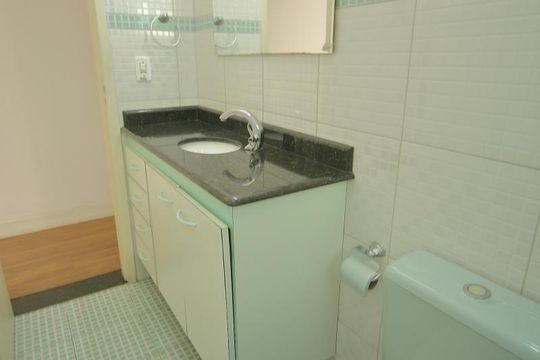 Banheiro  de apartamento para alugar com 1 quarto, 54m² em Baeta Neves, São Bernardo do Campo