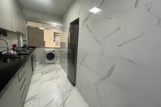 Cozinha de apartamento para alugar com 3 quartos, 100m² em Centro, São Vicente