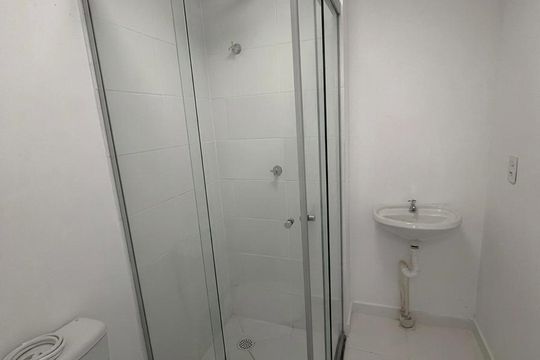 Banheiro de apartamento à venda com 1 quarto, 24m² em Barra Funda, São Paulo