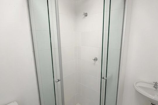 Banheiro de apartamento à venda com 1 quarto, 24m² em Barra Funda, São Paulo