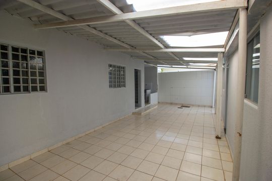 Área externa de casa à venda com 6 quartos, 300m² em Qse 10, Brasília