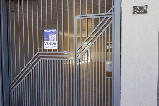 Fachada de casa à venda com 6 quartos, 300m² em Qse 10, Brasília