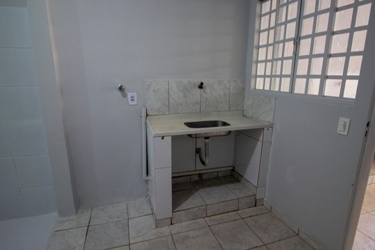 Cozinha 2 de casa à venda com 6 quartos, 300m² em Qse 10, Brasília