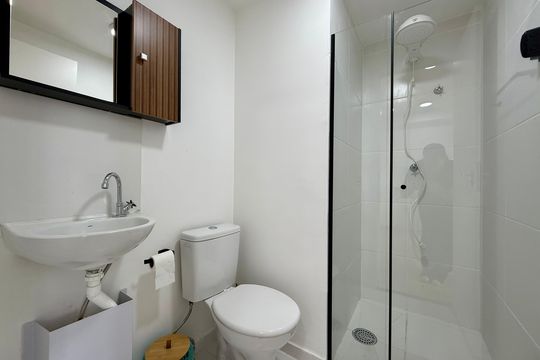 Banheiro  de apartamento para alugar com 2 quartos, 30m² em Santo Amaro, São Paulo